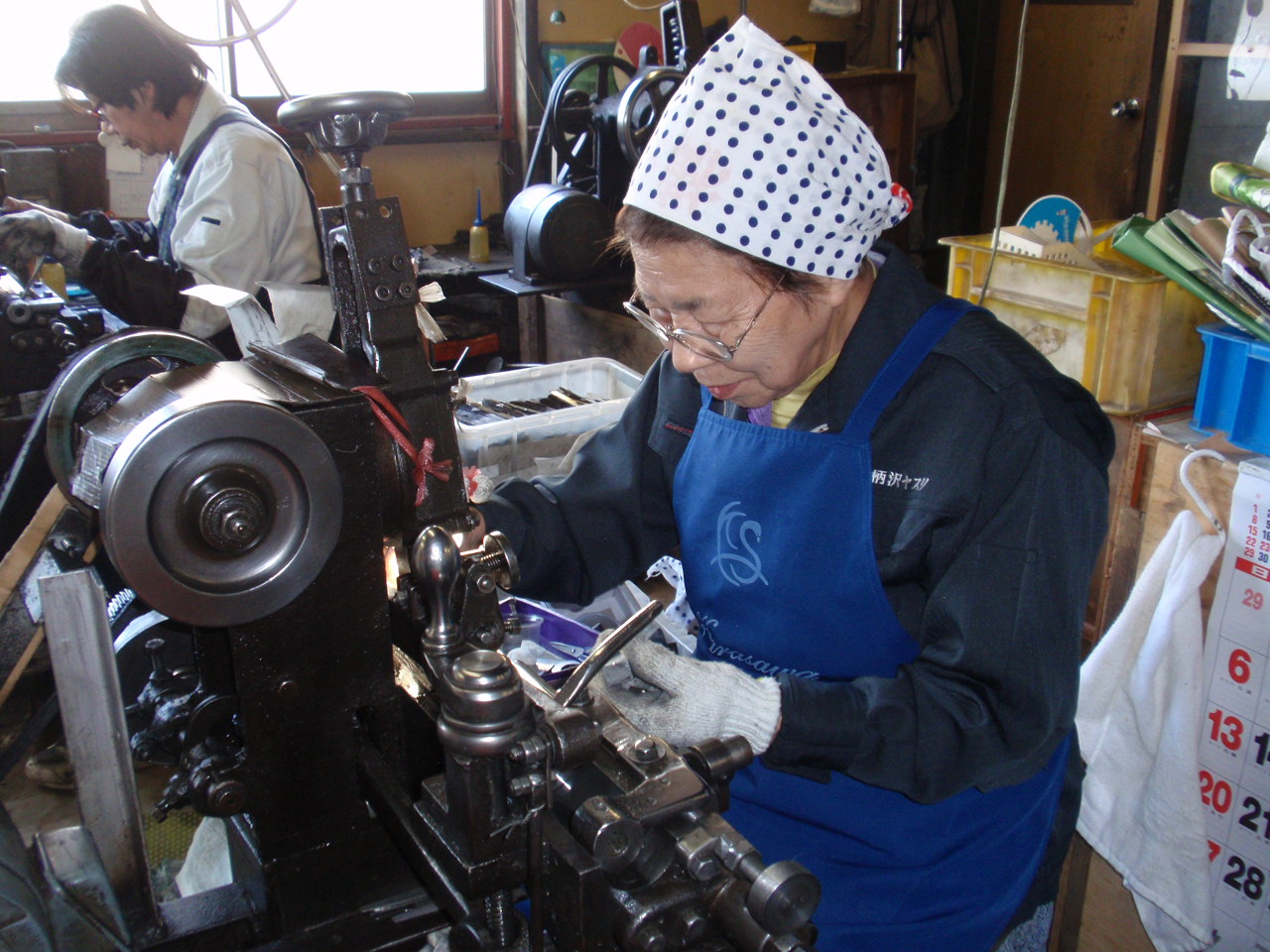 現在、この熟練の技術を若い職人に伝承するための新しい態勢作りをはじめたところです。